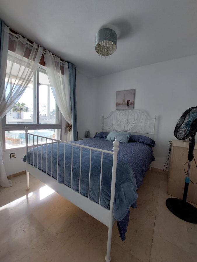 Seaside Serenity: Torremolinos Apartment with Pool and Views Exterior photo