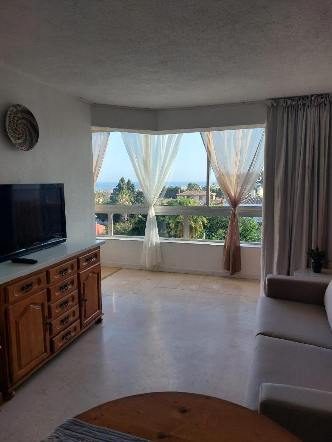 Seaside Serenity: Torremolinos Apartment with Pool and Views Exterior photo