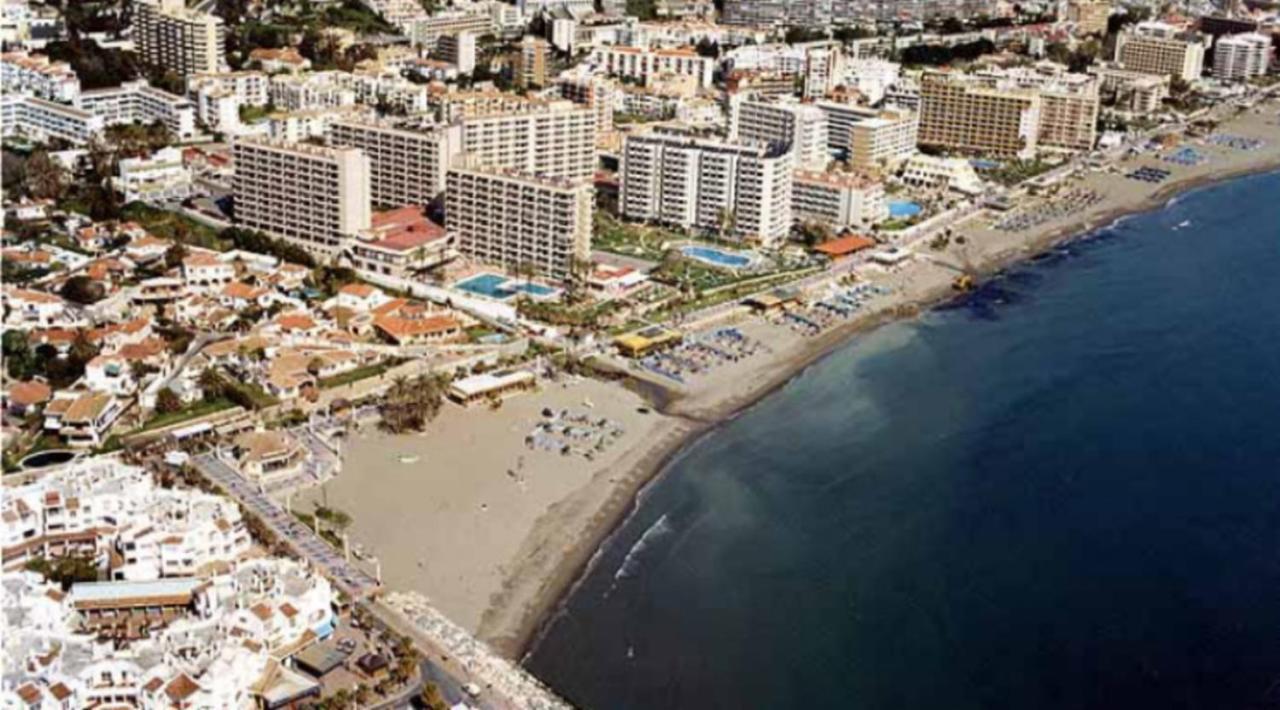 Seaside Serenity: Torremolinos Apartment with Pool and Views Exterior photo
